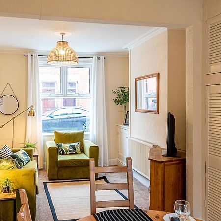 2 Bed, Up To 6 Guests Near Chester City Centre Extérieur photo
