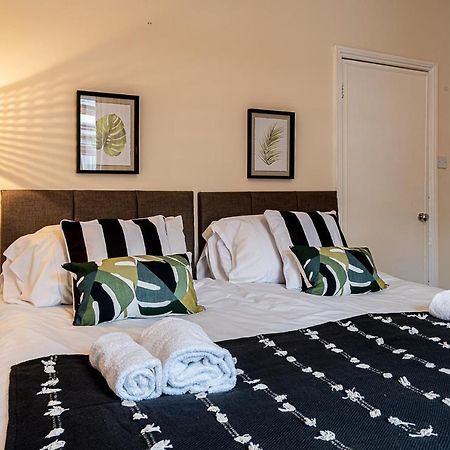 2 Bed, Up To 6 Guests Near Chester City Centre Extérieur photo