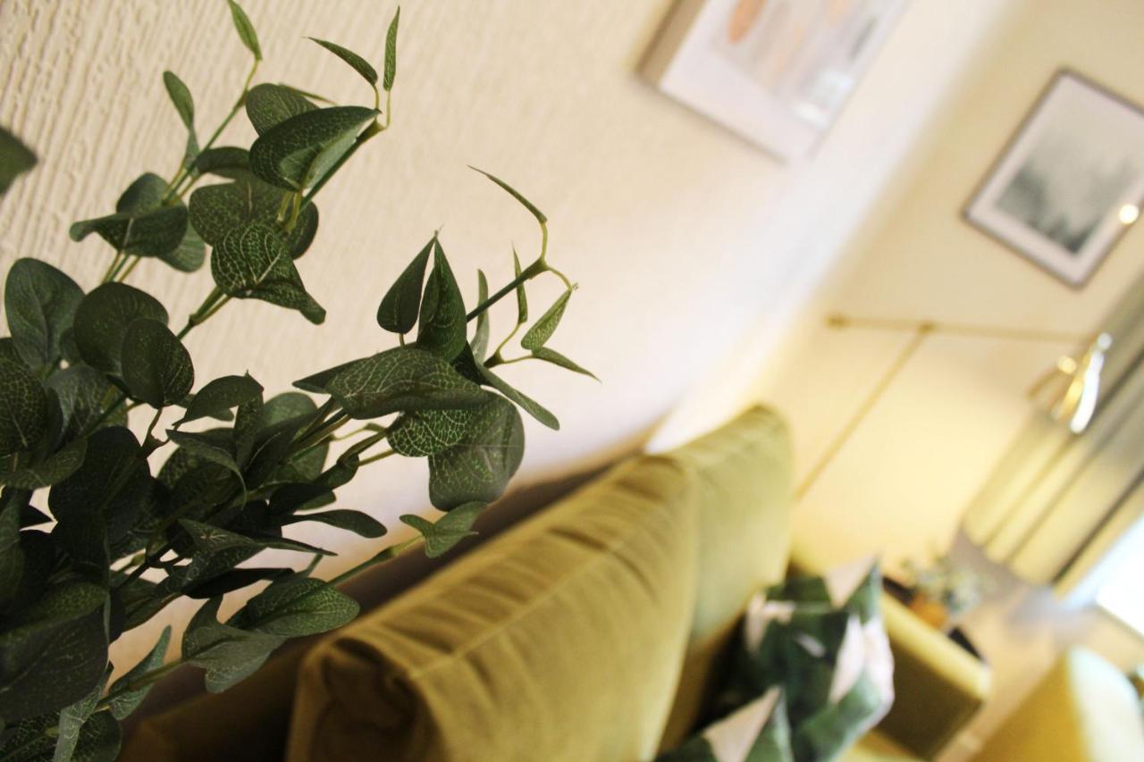 2 Bed, Up To 6 Guests Near Chester City Centre Extérieur photo