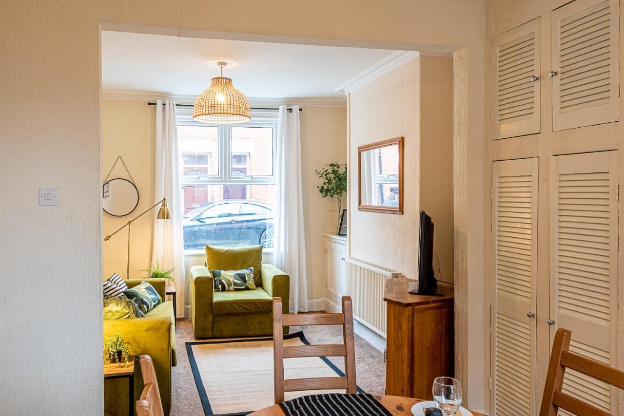 2 Bed, Up To 6 Guests Near Chester City Centre Extérieur photo