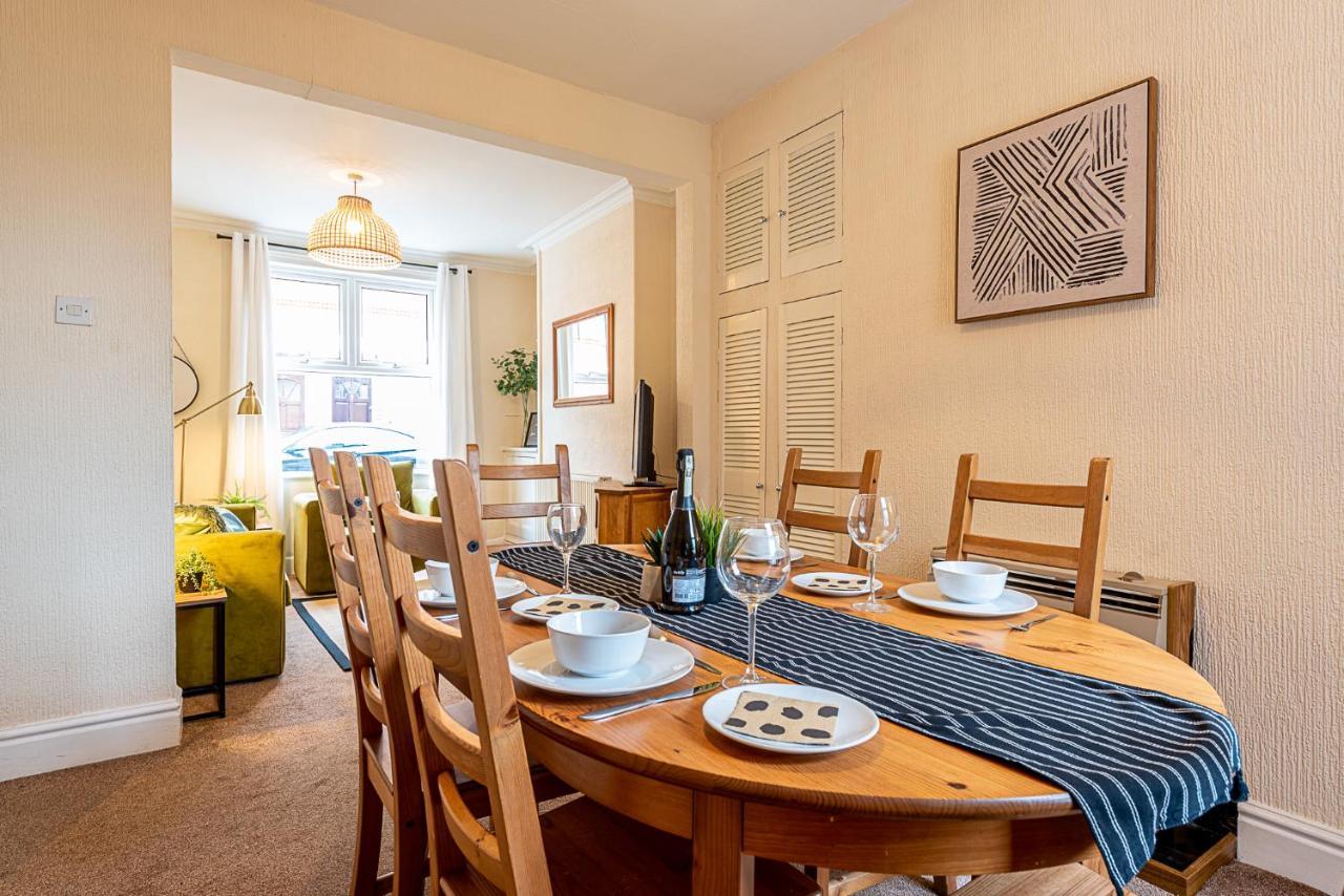 2 Bed, Up To 6 Guests Near Chester City Centre Extérieur photo