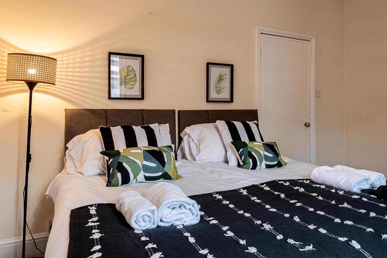 2 Bed, Up To 6 Guests Near Chester City Centre Extérieur photo