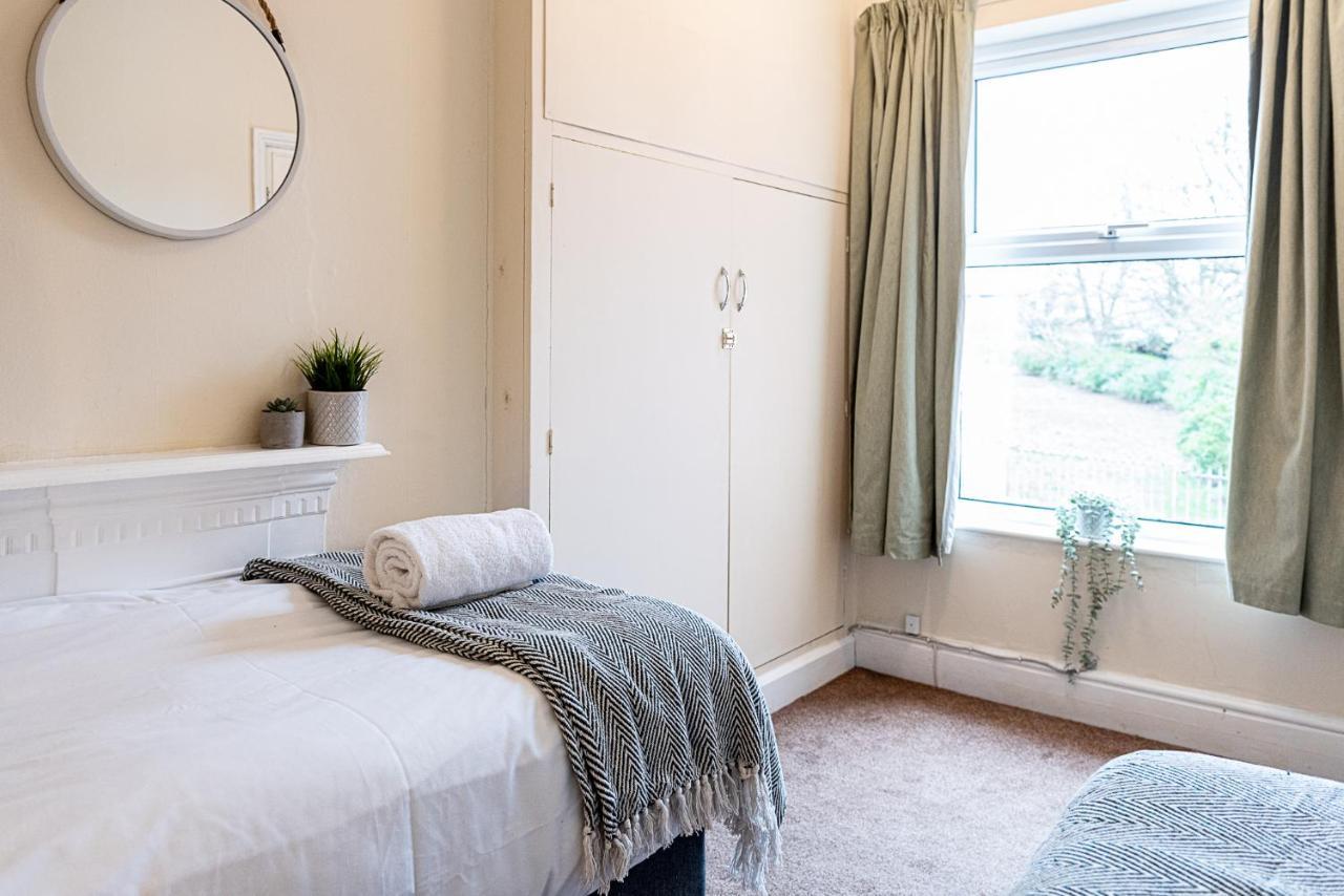 2 Bed, Up To 6 Guests Near Chester City Centre Extérieur photo