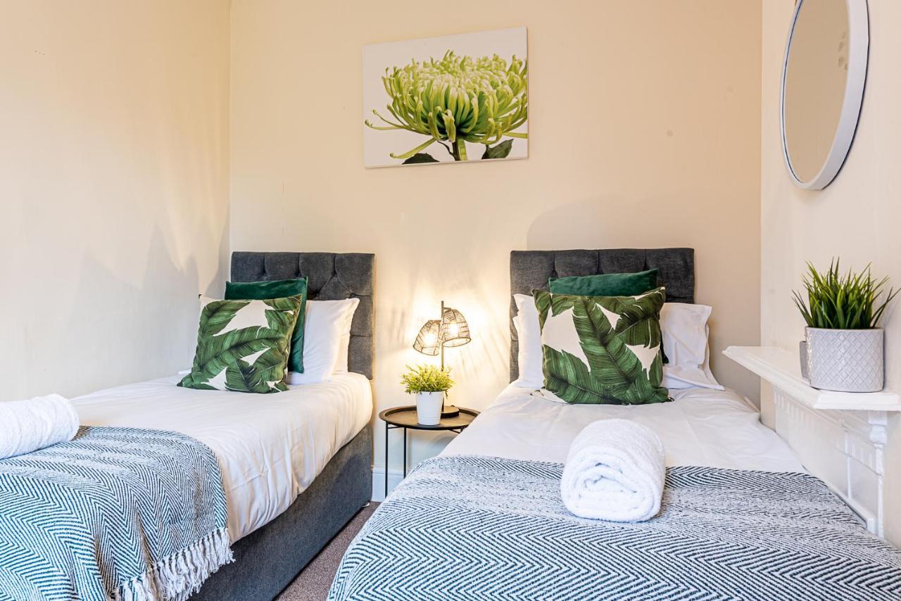 2 Bed, Up To 6 Guests Near Chester City Centre Extérieur photo